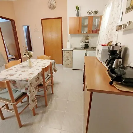 Konukevi Apartments Palma Medulin B & B 3*